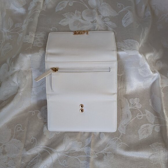 White with Gold LOVE billfold wallet - Picture 4 of 7